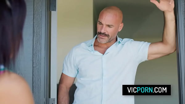 Hot teen cheerleader Alexis Tae fucks with her boyfriend’s stepdad