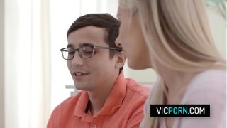 Blonde milf teacher Bunny Madison instead of giving lesions she has sex with her student