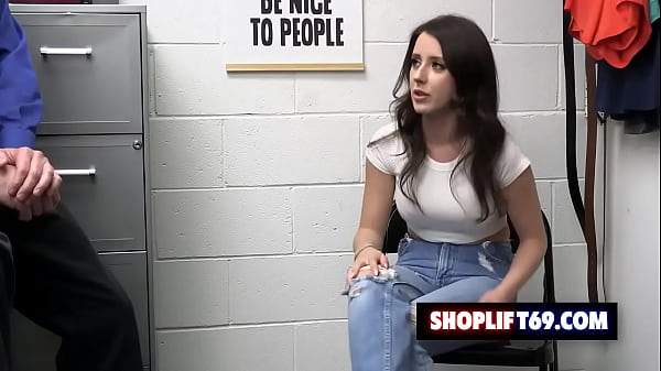 Petite teen shoplifter Charly Summer let’s the security guard pounds her pussy
